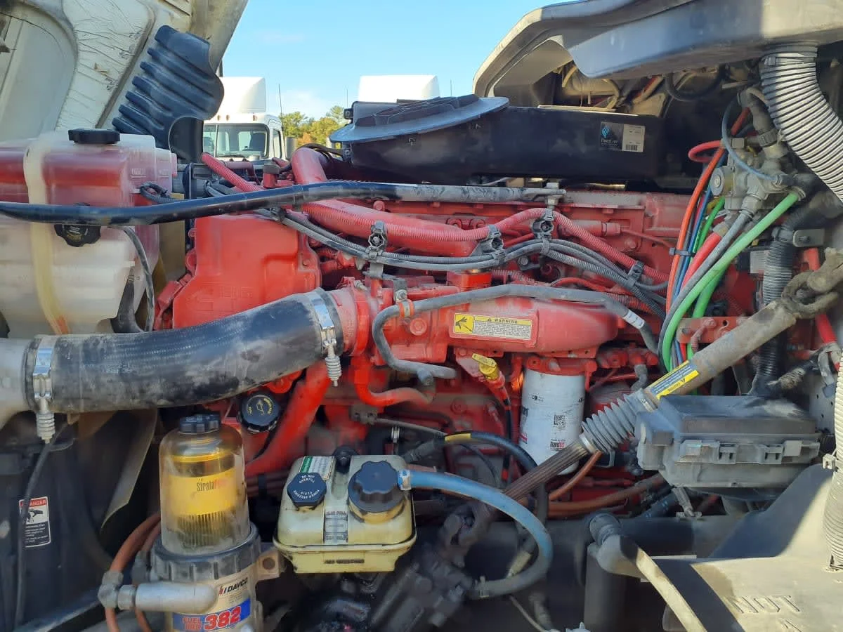 2016 Freightliner Cascadia - image 8