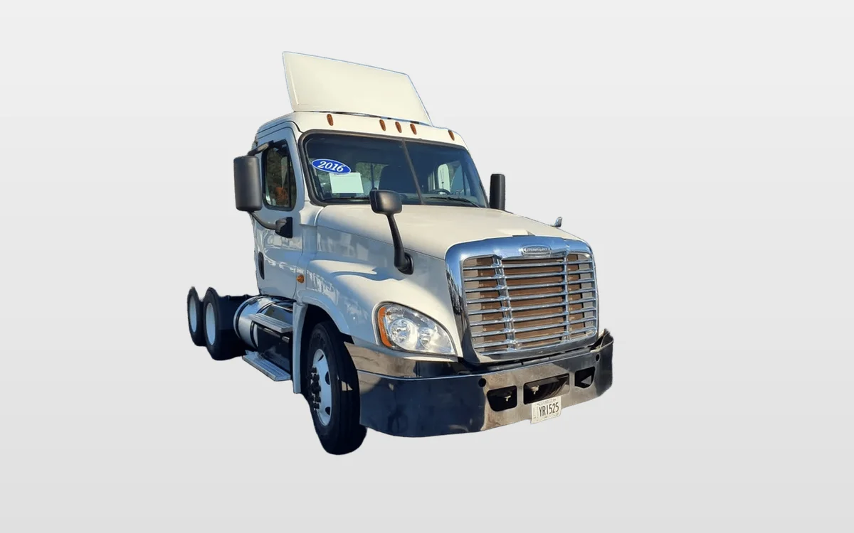 2016 Freightliner Cascadia - image 1