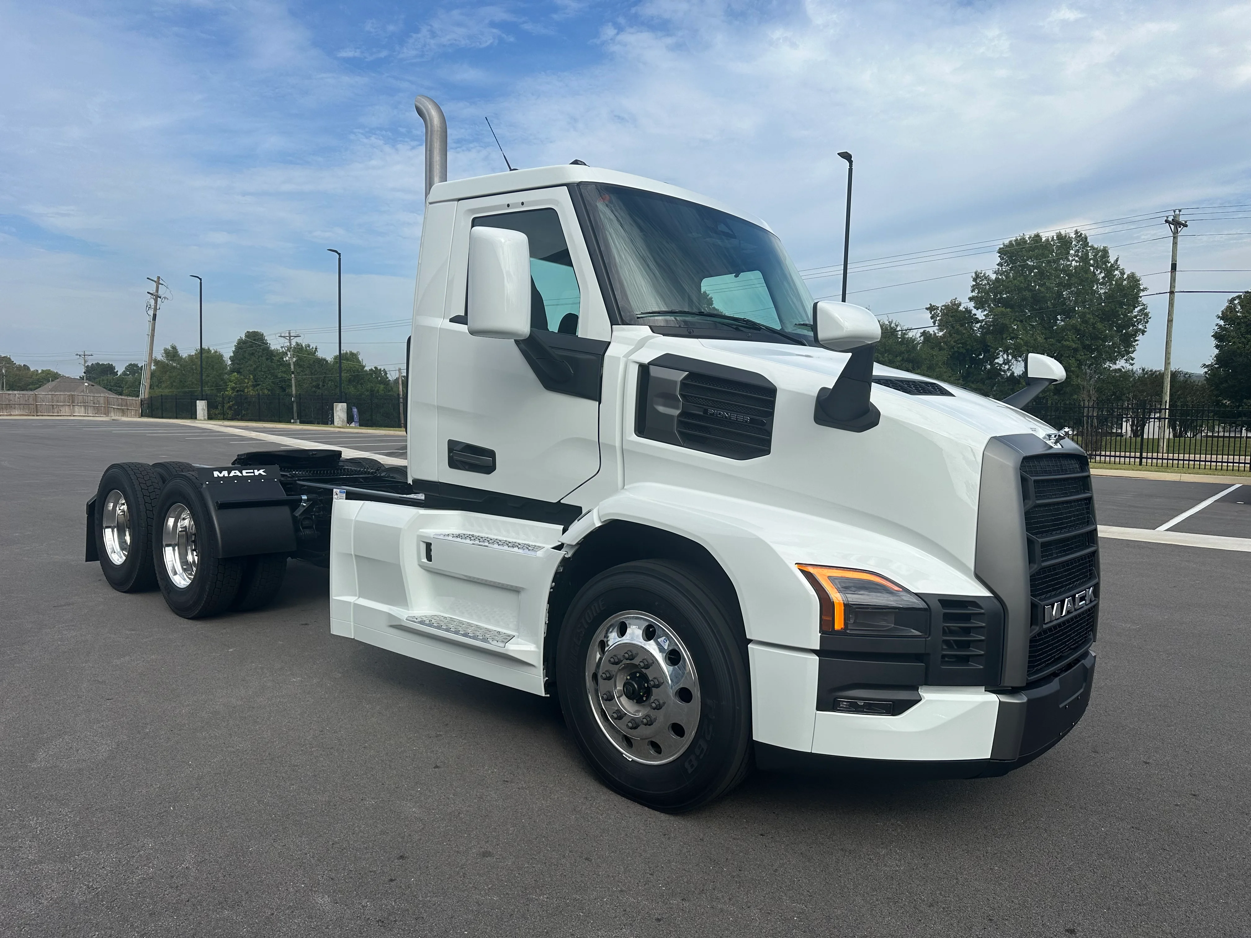 2026 Mack Pinnacle in Van Buren, AR — photo 4