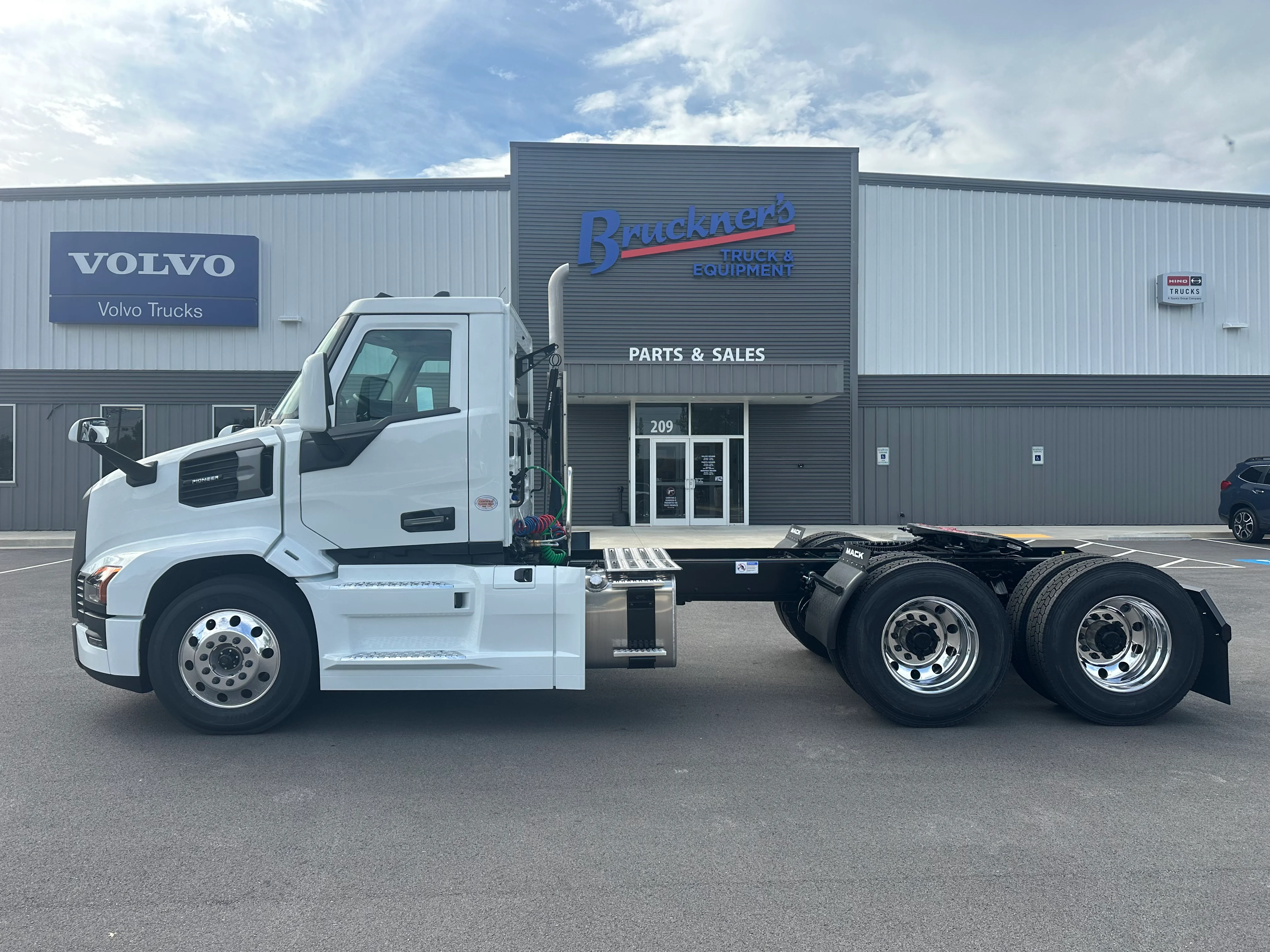 2026 Mack Pinnacle in Van Buren, AR — photo 9