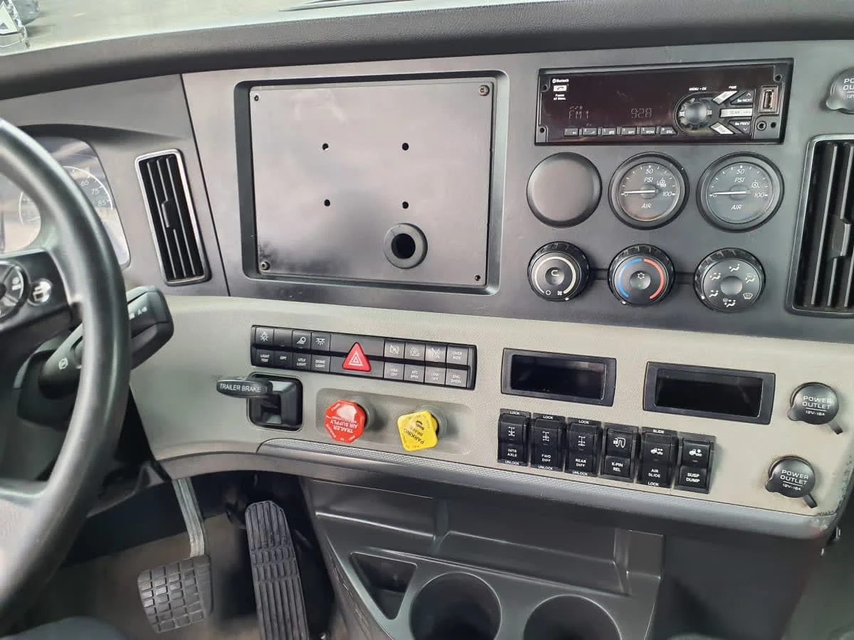 2019 Freightliner Cascadia - image 7