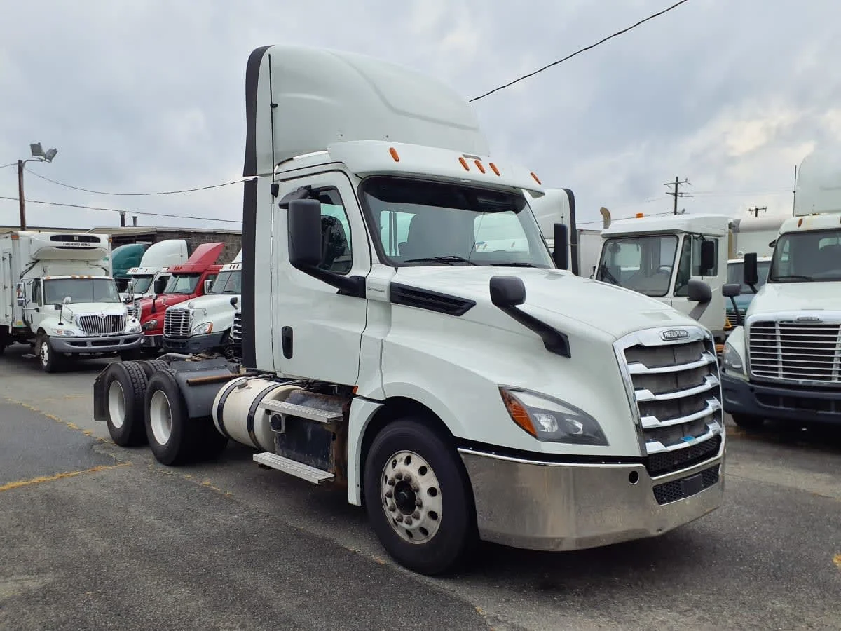 2019 Freightliner Cascadia in Springfield, MA — photo 3