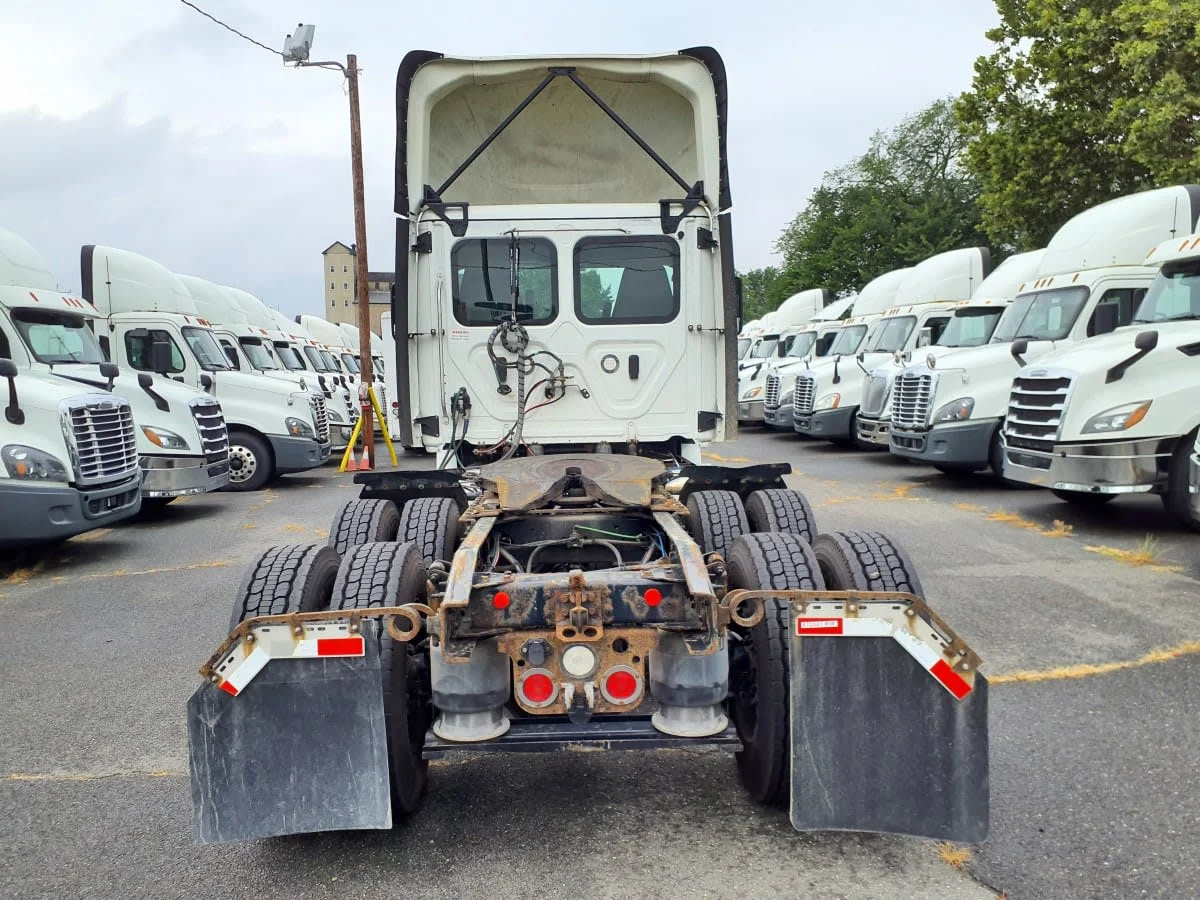 2019 Freightliner Cascadia in Springfield, MA — photo 5