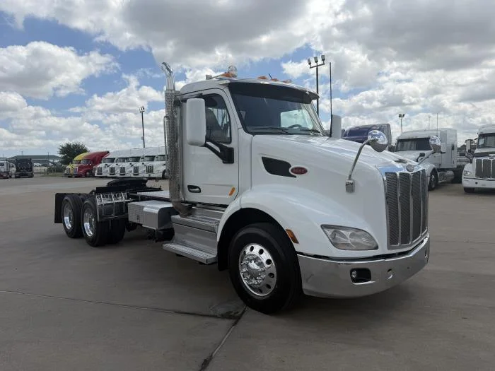 2019 Peterbilt 579 - image 9