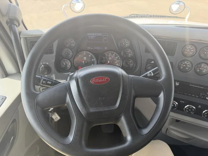 2019 Peterbilt 579 — photo 35