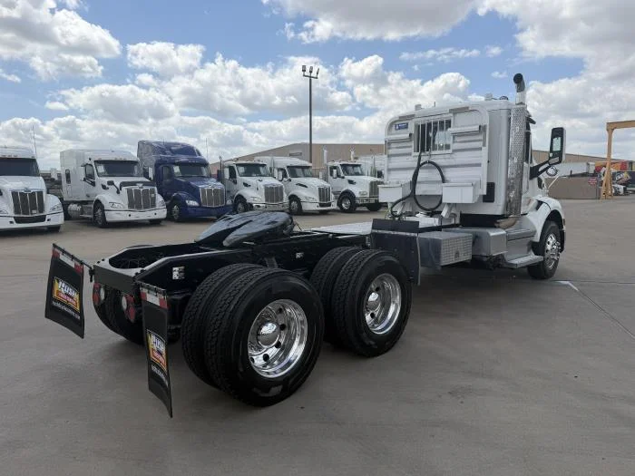 2019 Peterbilt 579 - image 7