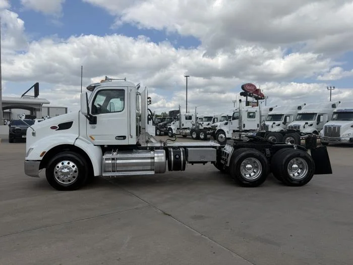 2019 Peterbilt 579 - image 4