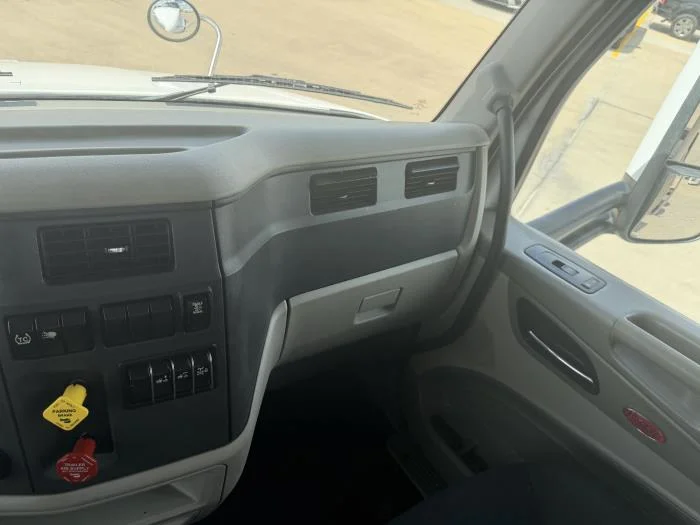 2019 Peterbilt 579 - image 32