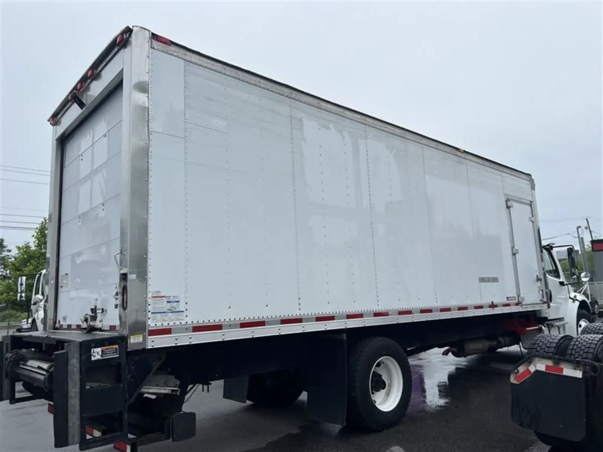 2017 Freightliner M2 106 - image 4