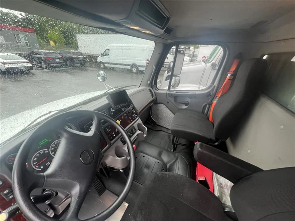 2017 Freightliner M2 106 - image 8