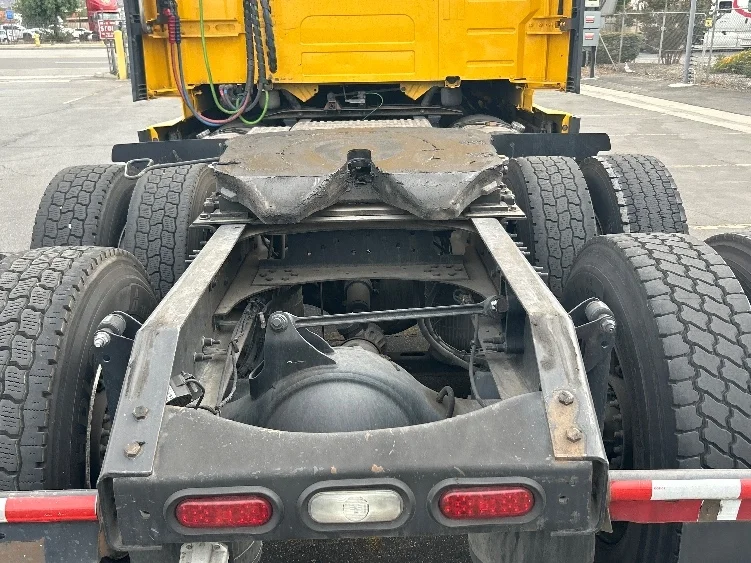 2022 Volvo VNL 760 - image 6