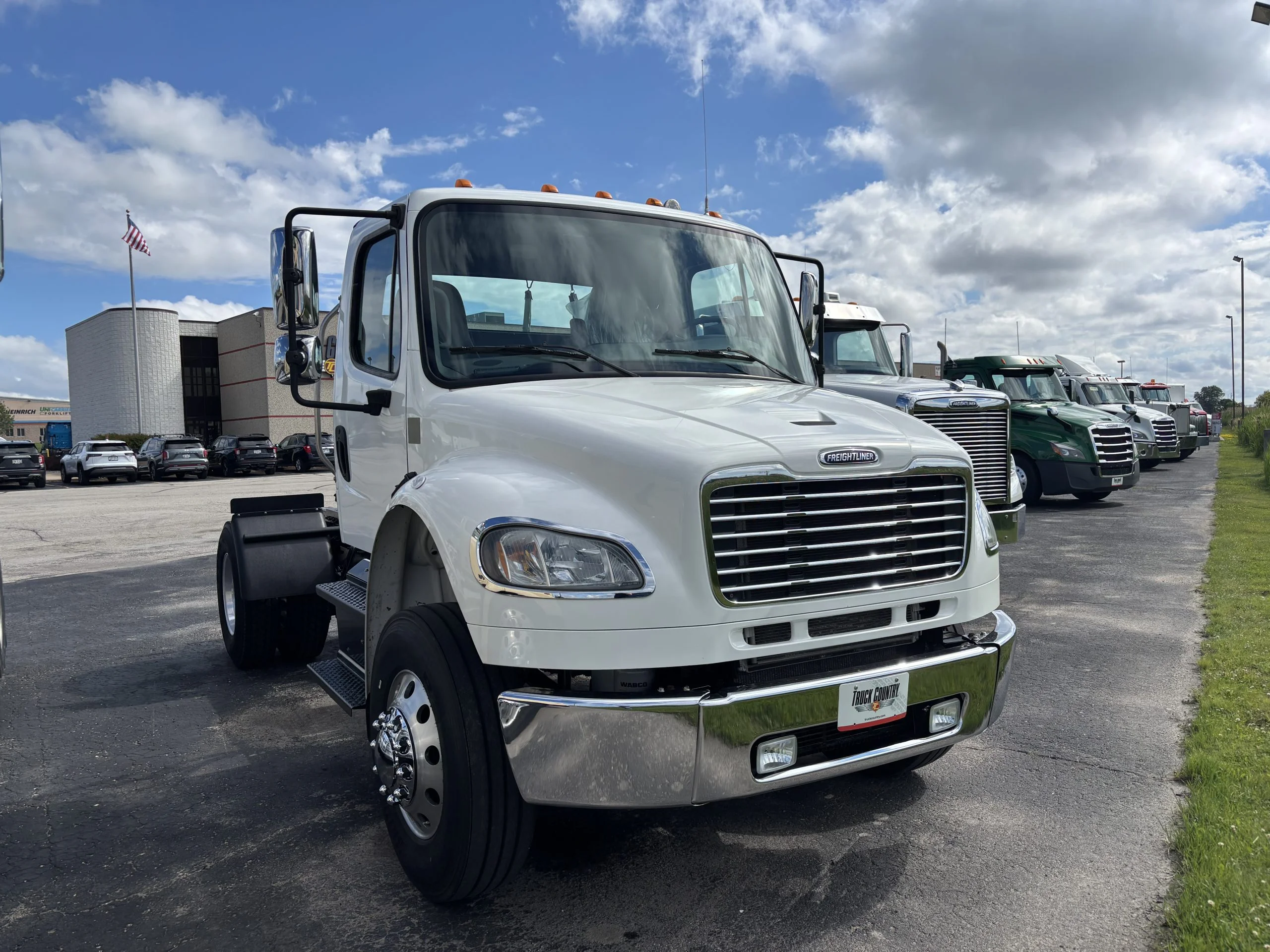 2018 Freightliner M2 106 in Cedar Rapids, IA — photo 3