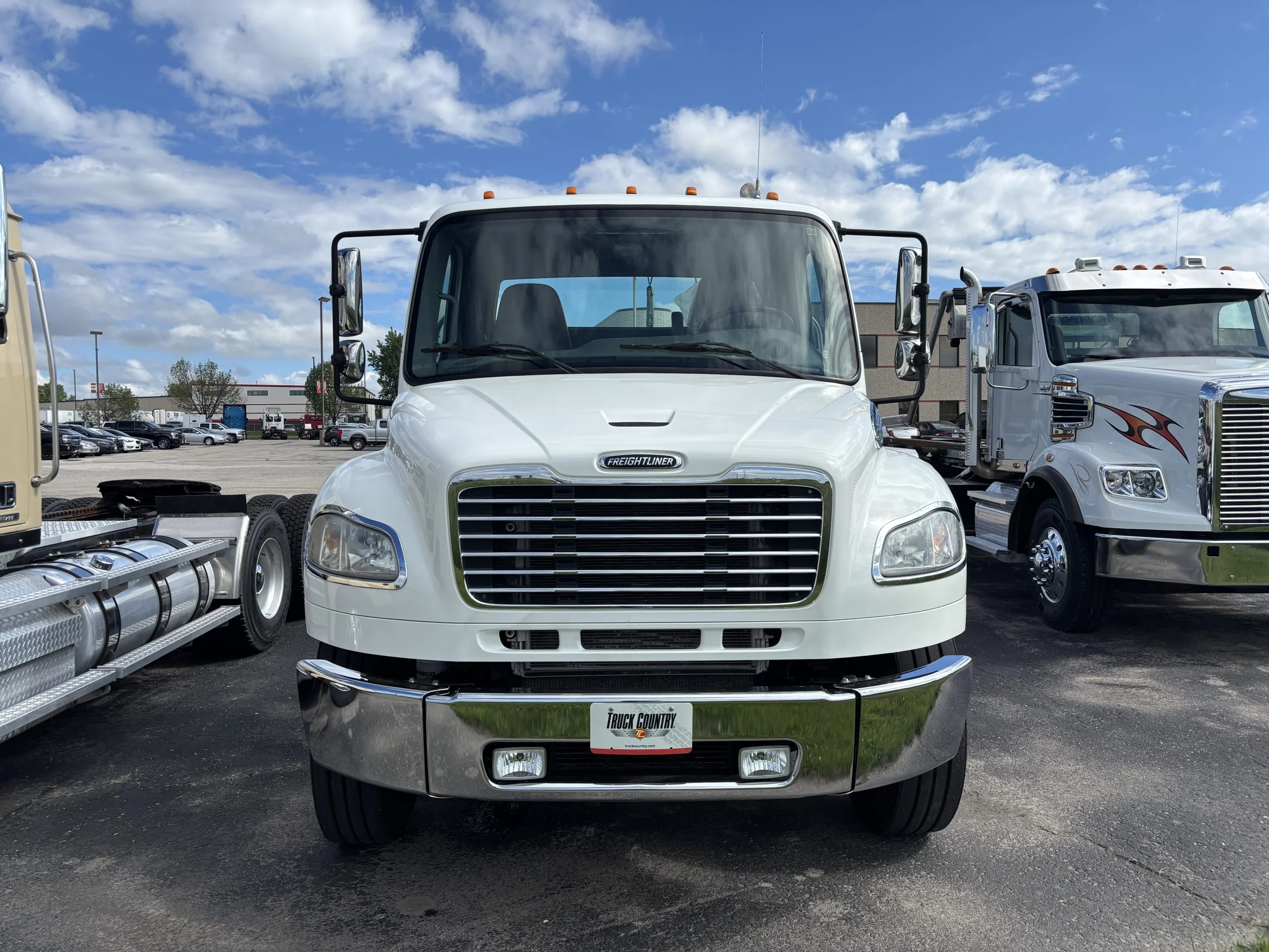 2018 Freightliner M2 106 in Cedar Rapids, IA — photo 2