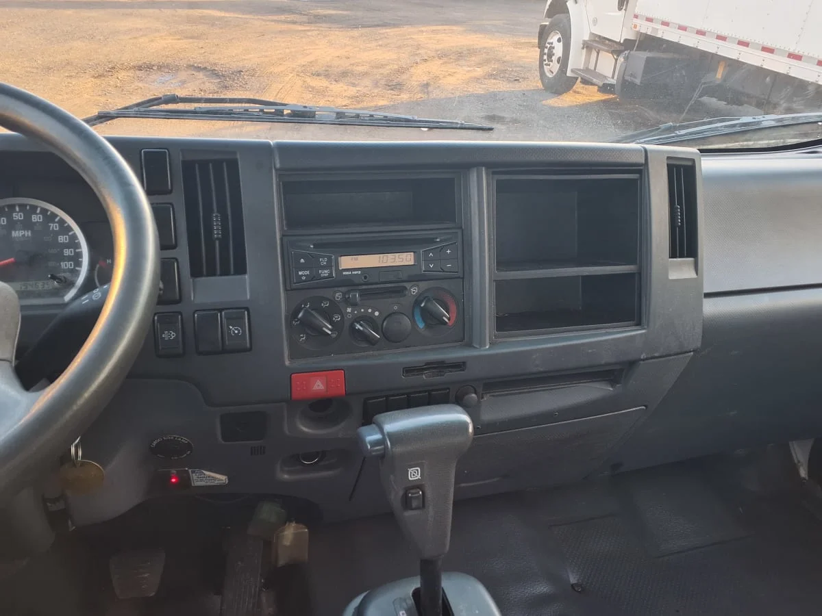 2017 Isuzu NRR - image 9