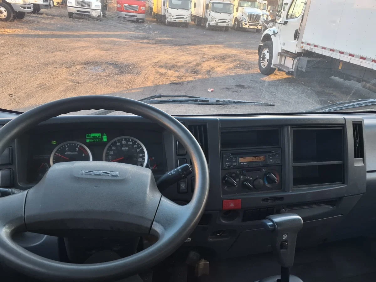 2017 Isuzu NRR - image 12