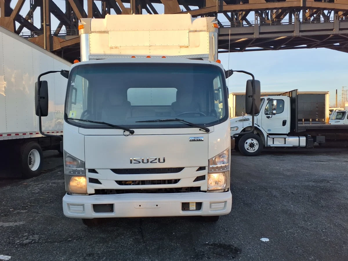 2017 Isuzu NRR - image 2