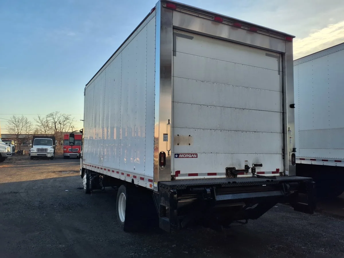 2017 Isuzu NRR in Newark, NJ — photo 4