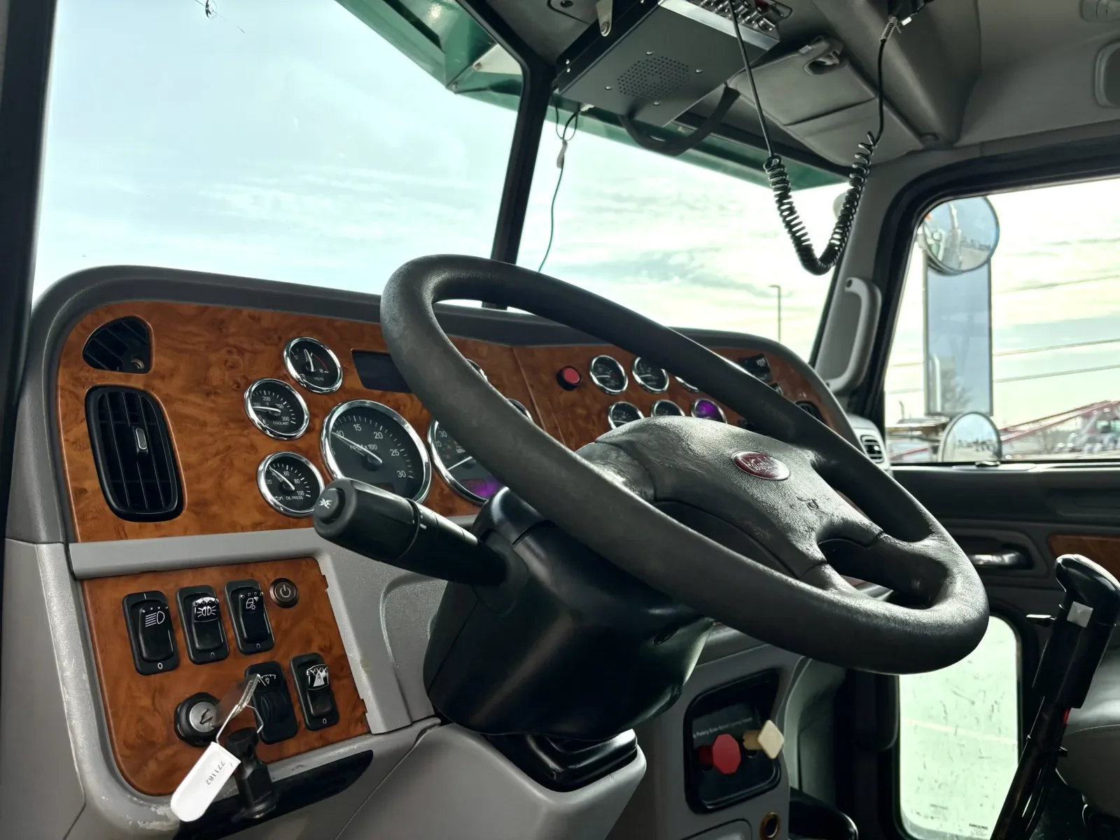 2009 Peterbilt 367 in Hutchins, TX — photo 15