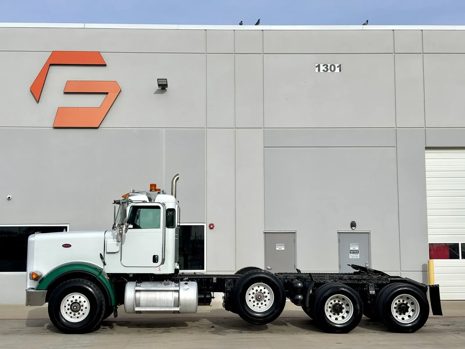 2009 Peterbilt 367 in Hutchins, TX — photo 4