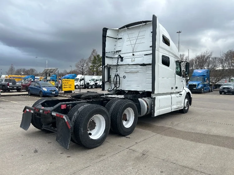2023 Volvo VNL 760 - image 7