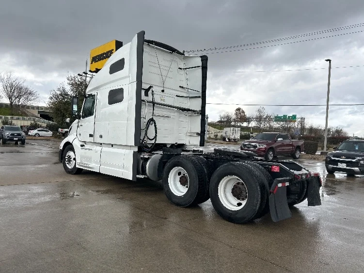2023 Volvo VNL 760 - image 5