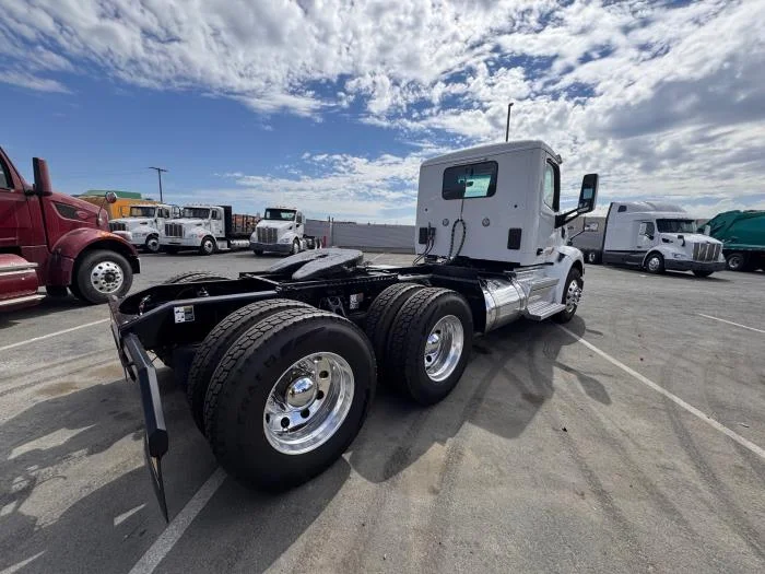 2021 Peterbilt 579 - image 6