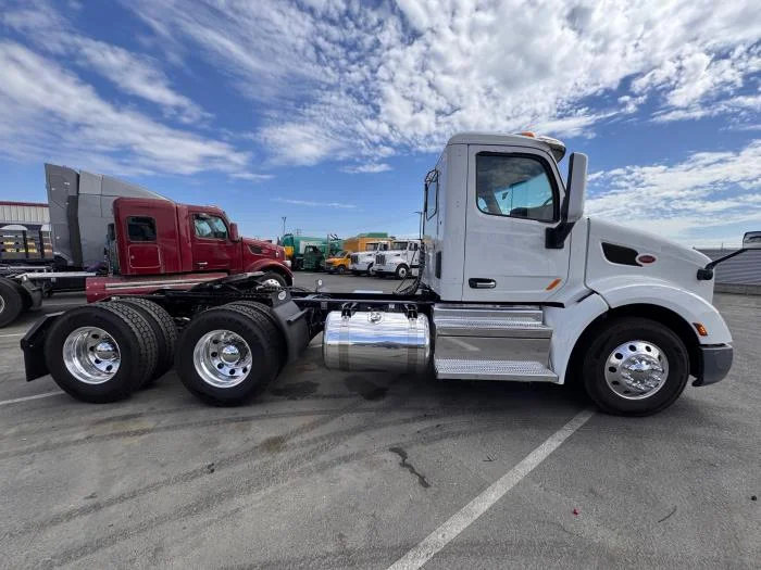 2021 Peterbilt 579 in Los Angeles, CA — photo 5