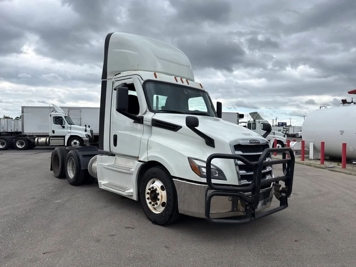 2021 Freightliner Cascadia in Taylor, MI — photo 3