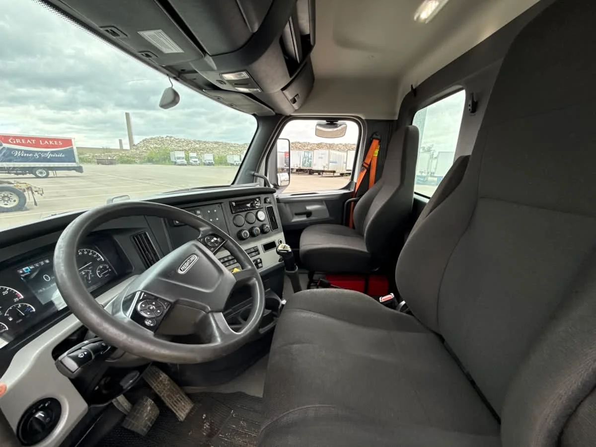 2021 Freightliner Cascadia in Taylor, MI — photo 7