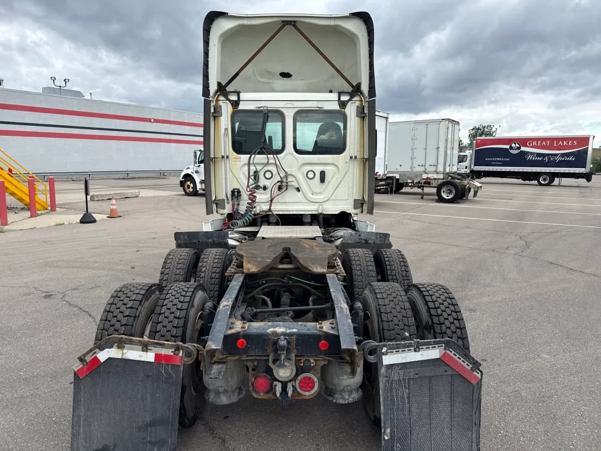 2021 Freightliner Cascadia in Taylor, MI — photo 5