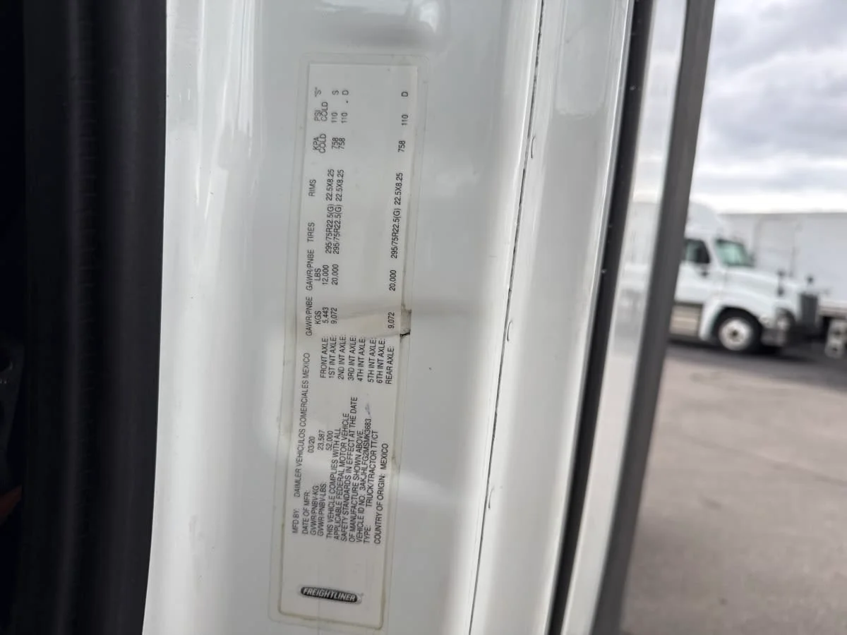 2021 Freightliner Cascadia in Taylor, MI — photo 13