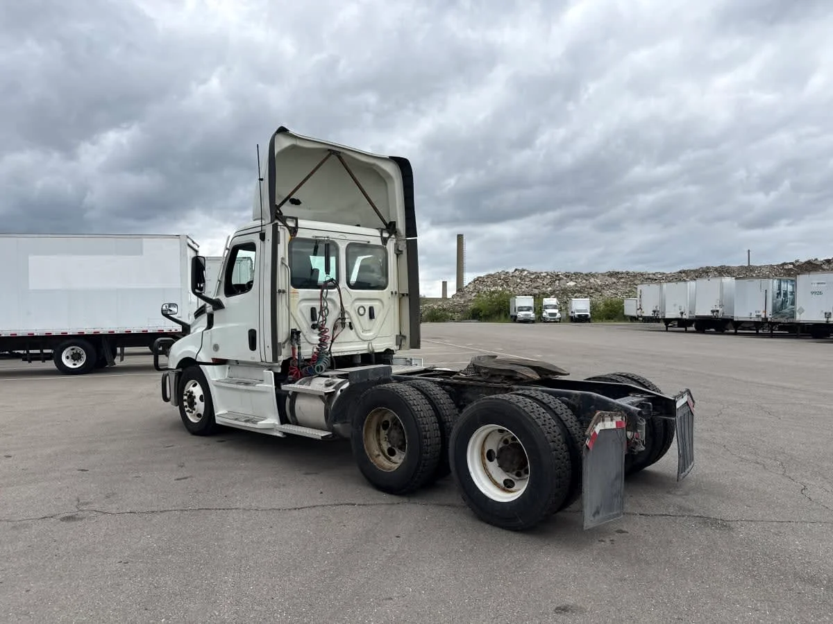 2021 Freightliner Cascadia in Taylor, MI — photo 6