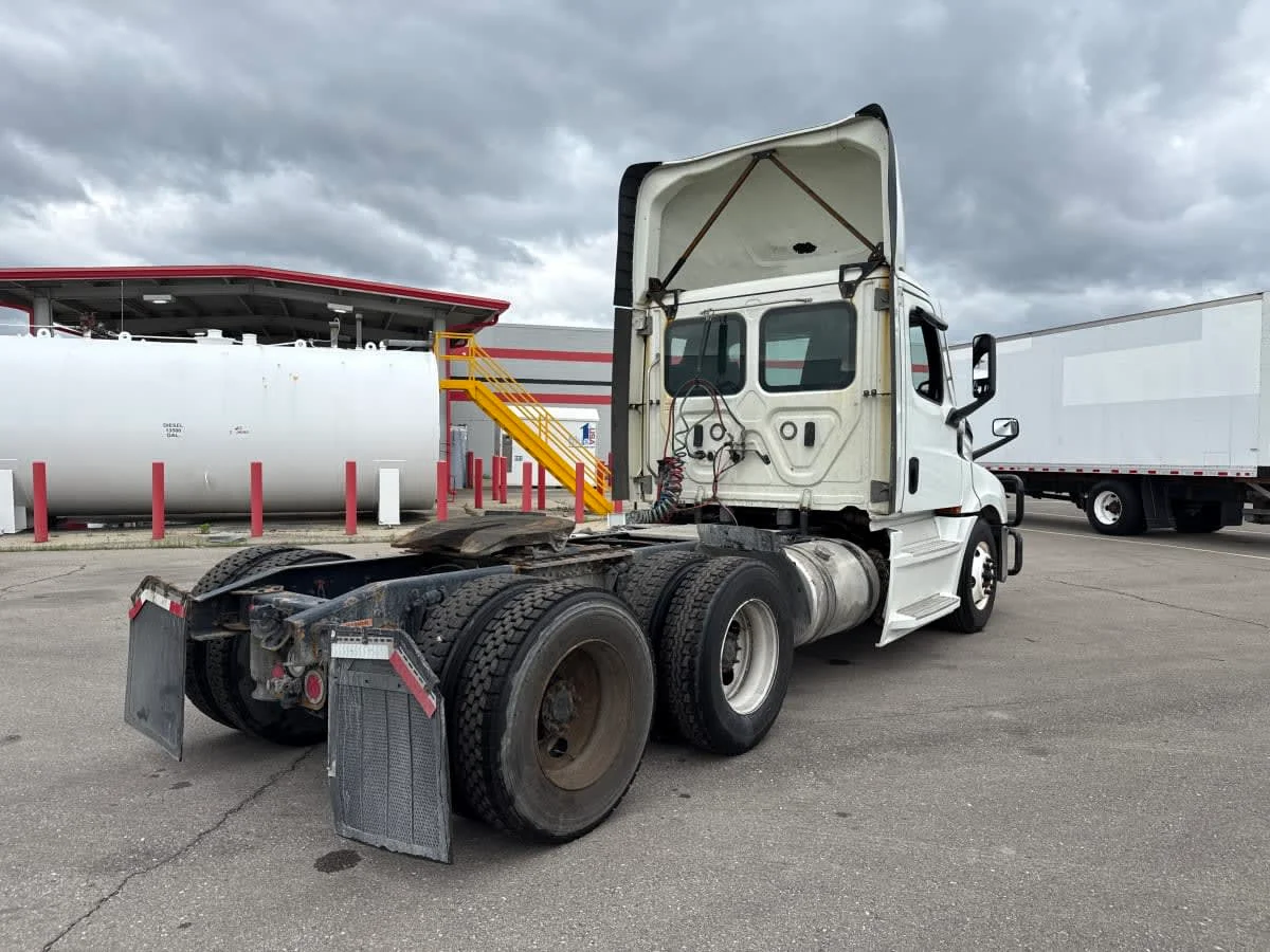 2021 Freightliner Cascadia in Taylor, MI — photo 4