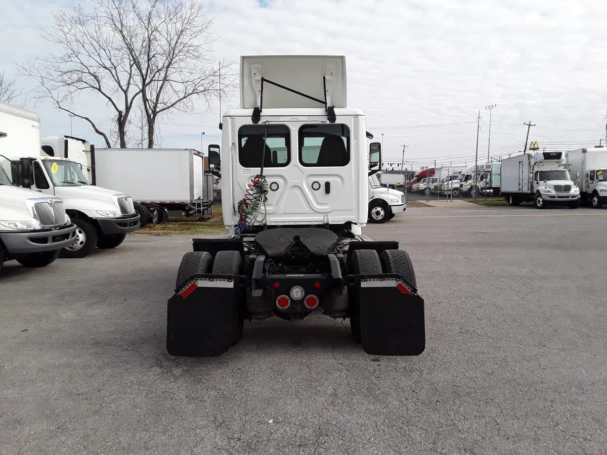2022 Freightliner Cascadia in La Vergne, TN — photo 5