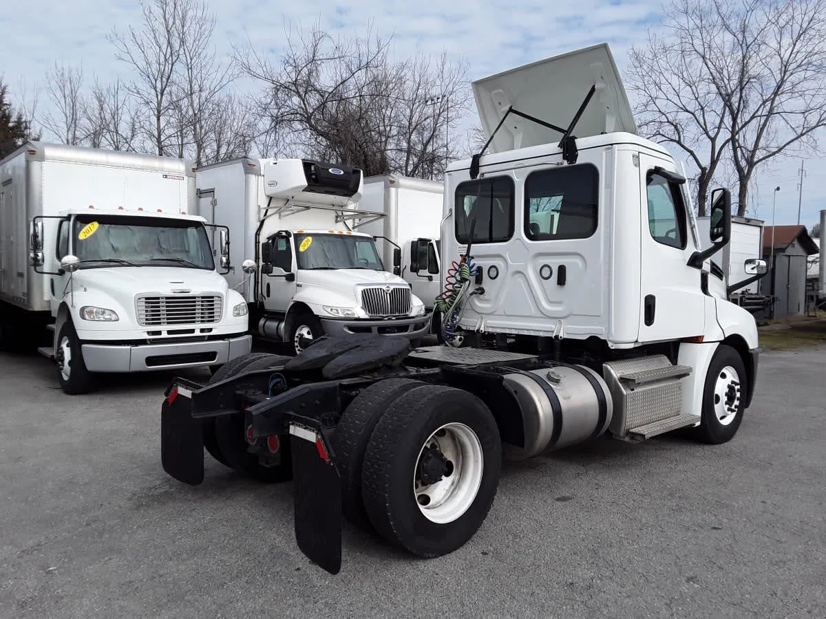 2022 Freightliner Cascadia in La Vergne, TN — photo 4