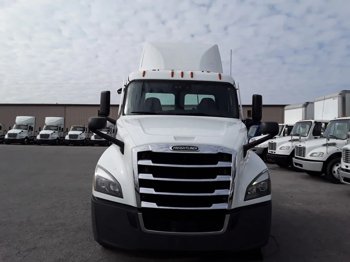 2022 Freightliner Cascadia in La Vergne, TN — photo 2
