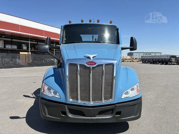 2022 Peterbilt 579 in Idaho Falls, ID — photo 8