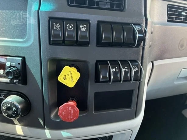 2022 Peterbilt 579 in Idaho Falls, ID — photo 33
