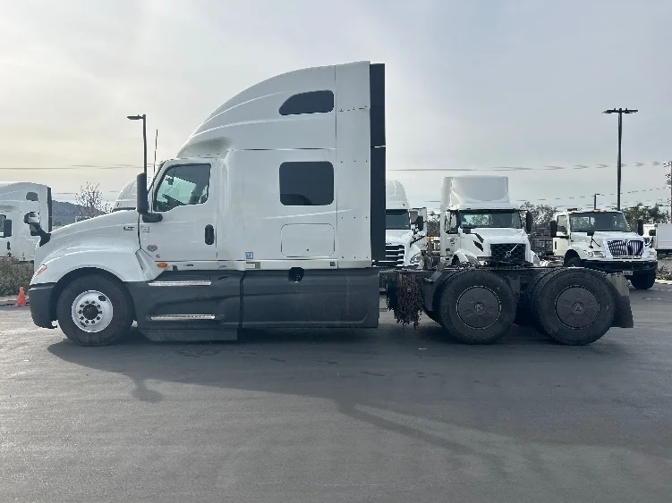 2023 International LT - image 4