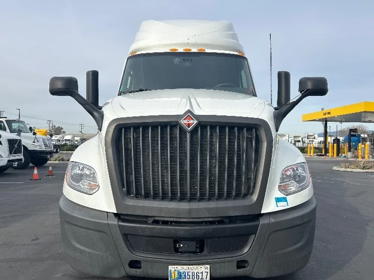 2023 International LT - image 2