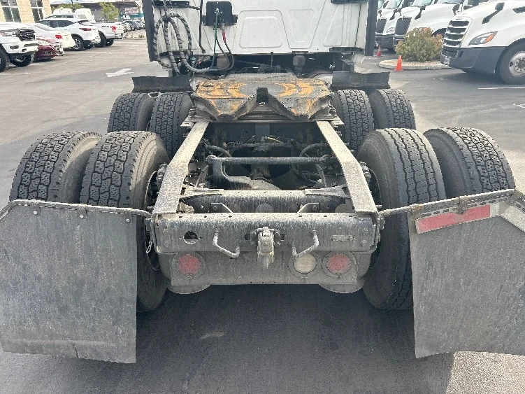 2023 International LT - image 6