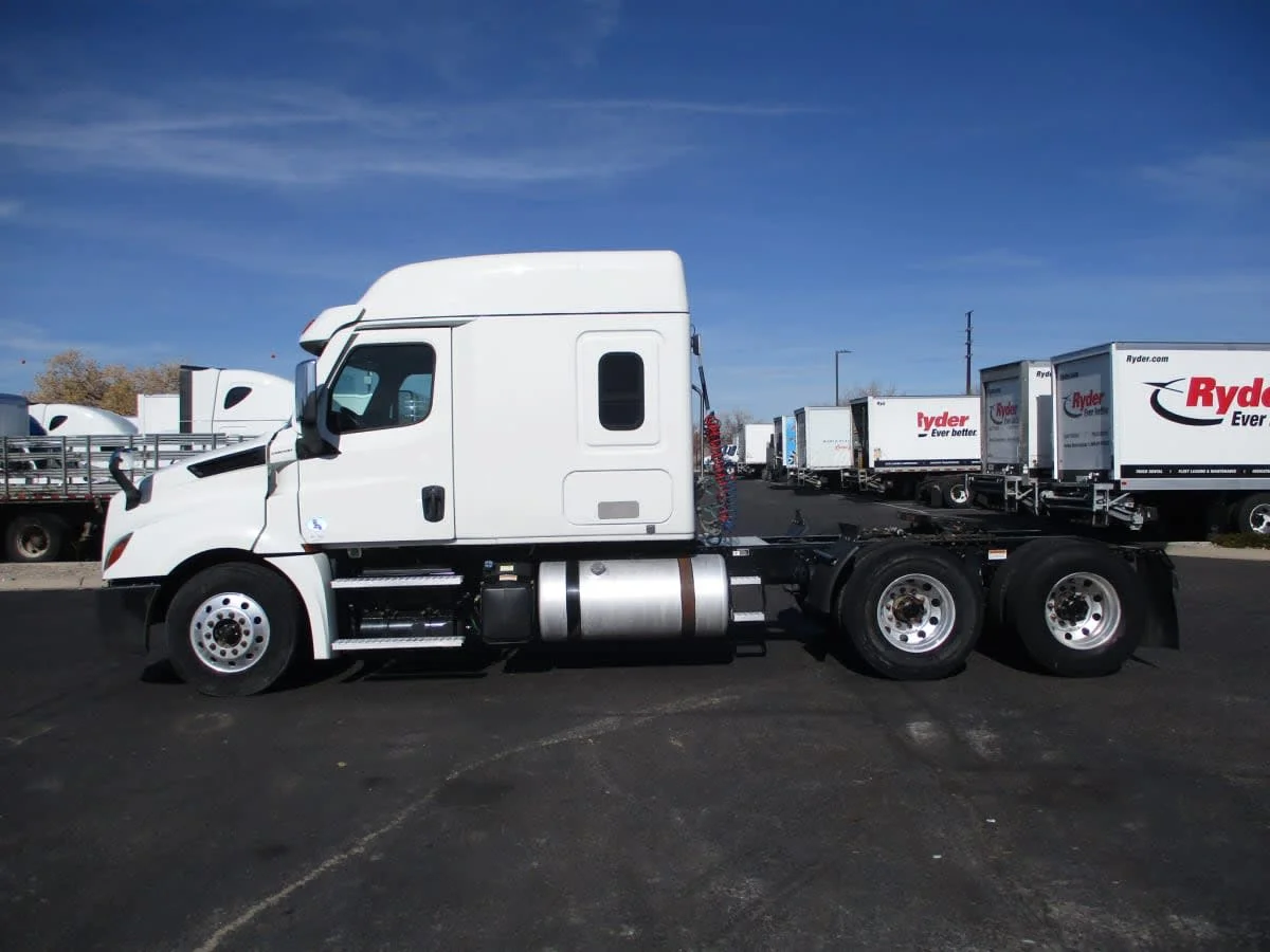 2020 Freightliner Cascadia - image 17