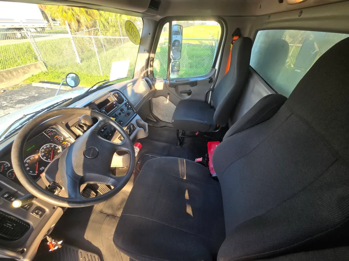 2022 Freightliner M2 106 in Tampa, FL — photo 7