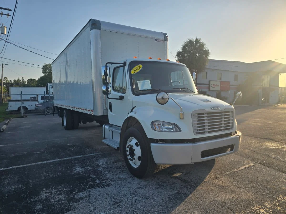 2022 Freightliner M2 106 in Tampa, FL
