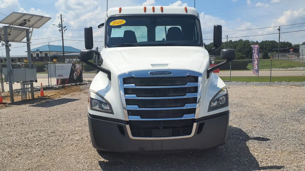 2020 Freightliner Cascadia in Birmingham, AL — photo 2