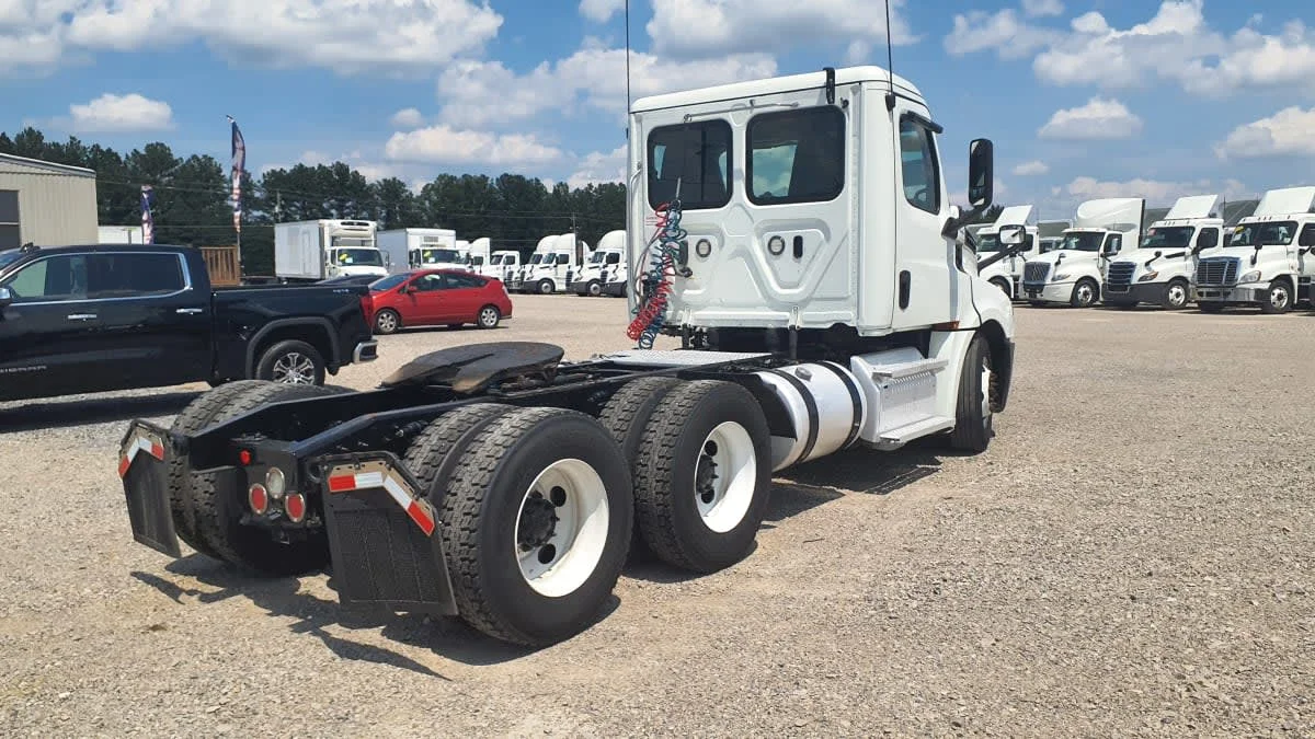2020 Freightliner Cascadia in Birmingham, AL — photo 4