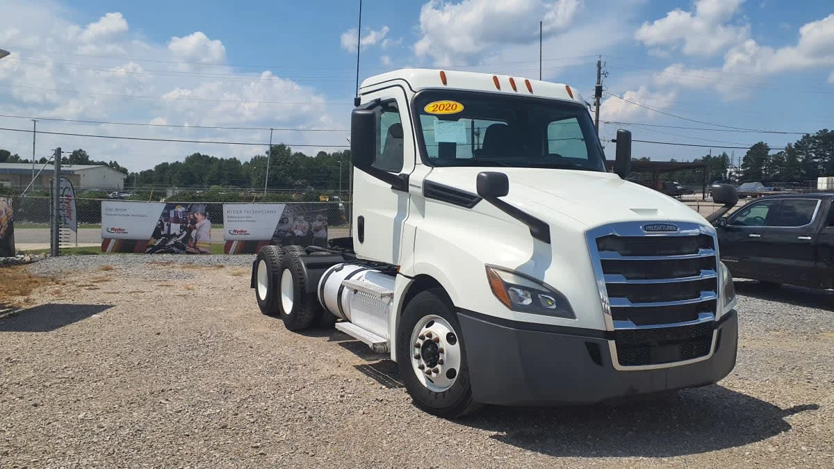 2020 Freightliner Cascadia in Birmingham, AL — photo 3