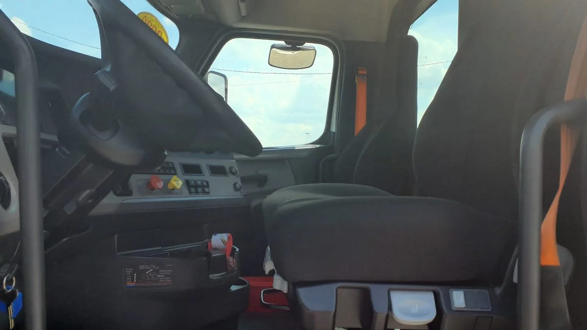 2020 Freightliner Cascadia in Birmingham, AL — photo 7