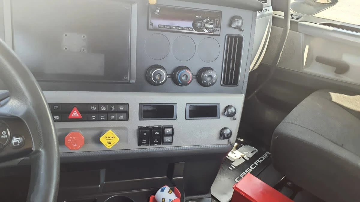 2020 Freightliner Cascadia in Birmingham, AL — photo 12