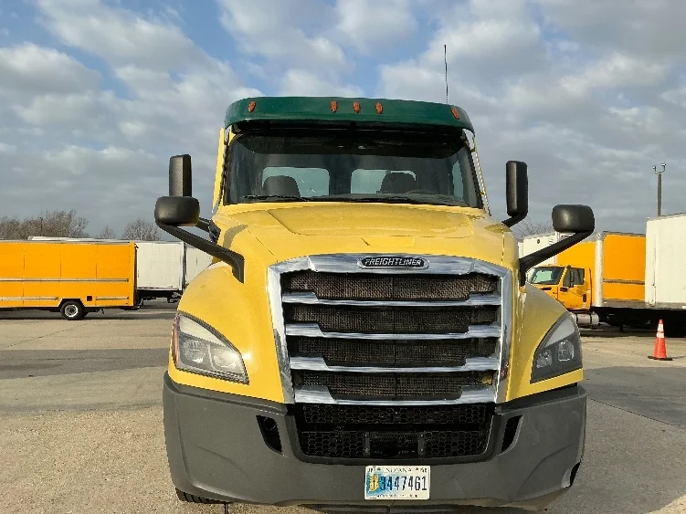 2021 Freightliner Cascadia in Hammond, LA — photo 2